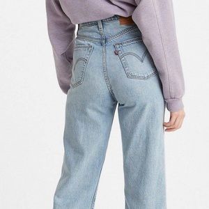 Barely worn Levi’s Ribcage Straight Jeans in Colour “Middle Road”